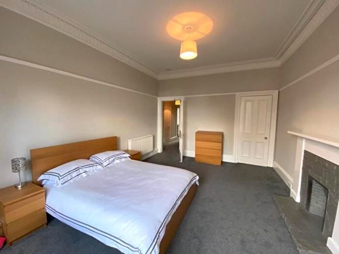 3 Bedroom Flat To Rent In Bruntsfield Place, Edinburgh, EH10