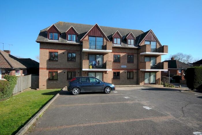 2 Bedroom Flat To Rent In Baring Road London, SE12