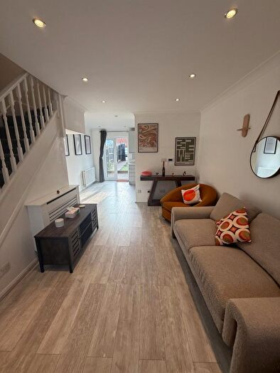 2 Bedroom Terraced House To Rent In Bedroom House For Rent Cheshunt, EN7