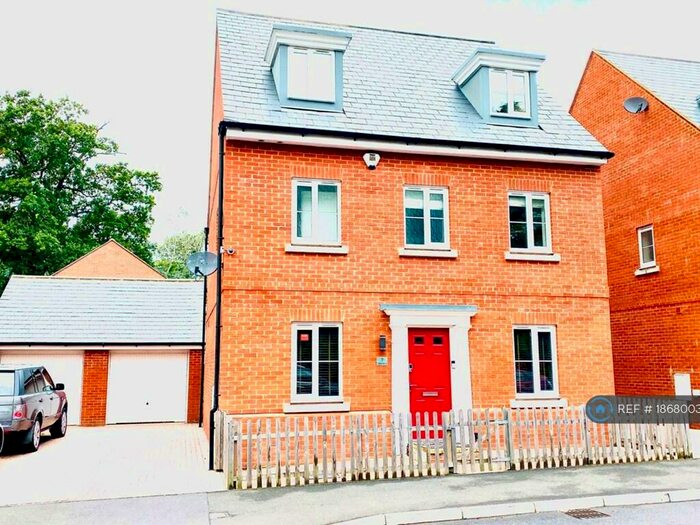 5 Bedroom Detached House To Rent In Tabby Drive, Three Mile Cross, Reading, RG7