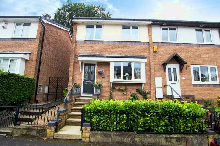 2 Bedroom Town House To Rent In St. Georges Terrace, Harwood Street, Darwen, BB3