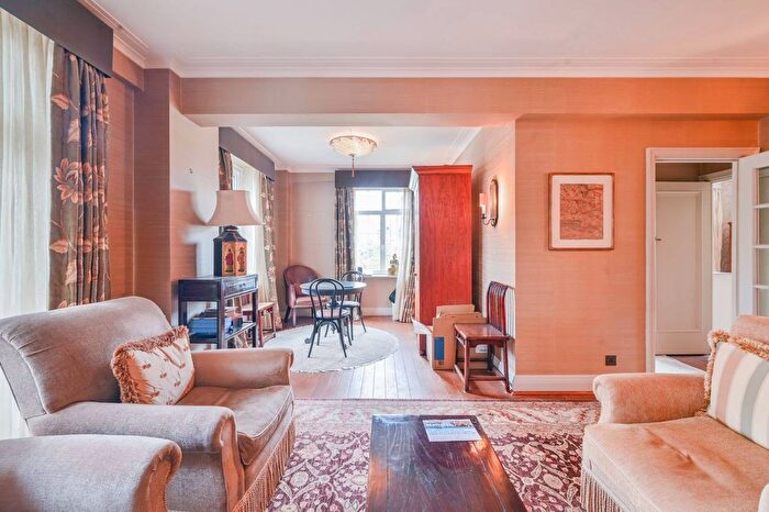 1 Bedroom Flat For Sale In Cheyne Walk, Chelsea, London, SW3