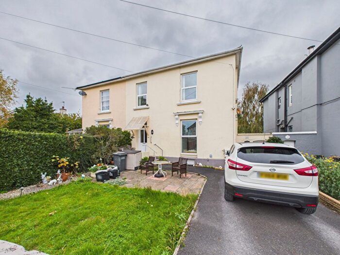 2 Bedroom Flat For Sale In Central Avenue, Paignton, TQ3