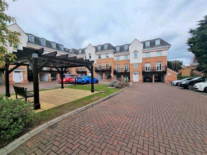 2 Bedroom Apartment To Rent In Woking, GU22
