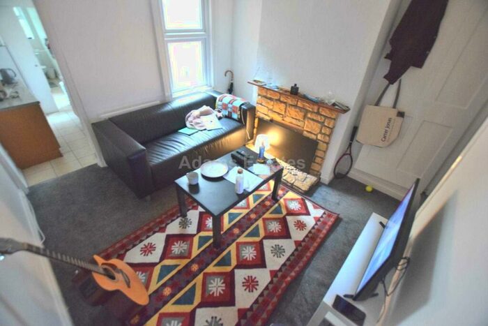 2 Bedroom Terraced House To Rent In Blenheim Gardens, Reading, RG1