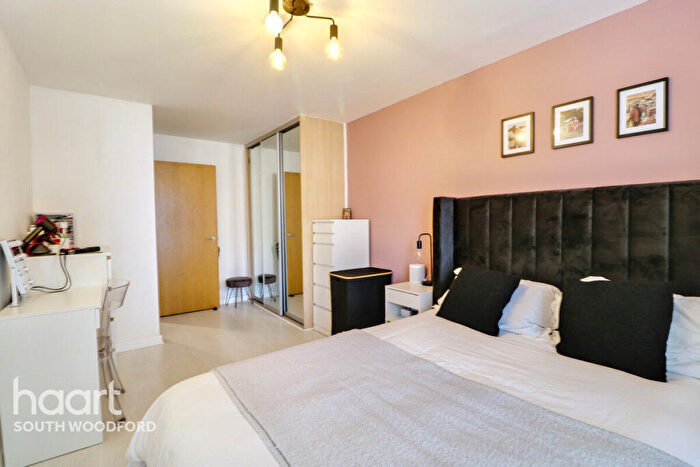 1 Bedroom Apartment For Sale In Imperial Heights, South Woodford, E18