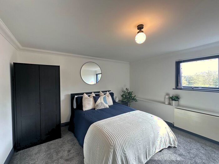 4 Bedroom House Of Multiple Occupation To Rent In Meadow Way, Exeter, Devon, EX2