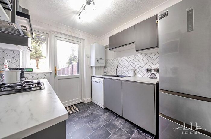 1 Bedroom Maisonette For Sale In Consort Close, Brentwood, CM14