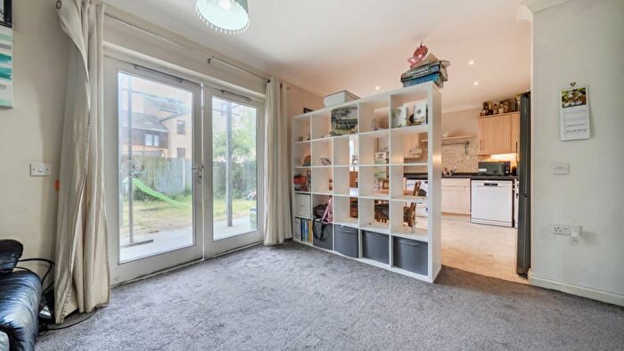 2 Bedroom Flat For Sale In Davis Way, DA14