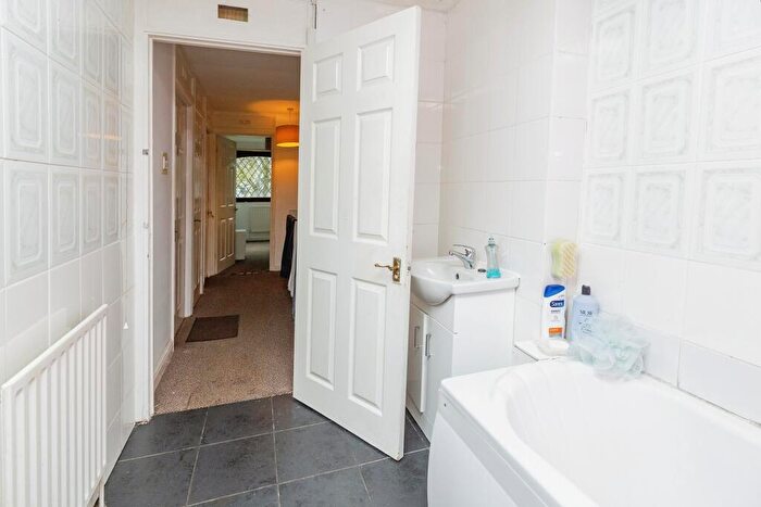 3 Bedroom End Of Terrace House For Sale In Laidon Close, Bletchley, Milton Keynes, Buckinghamshire, MK2