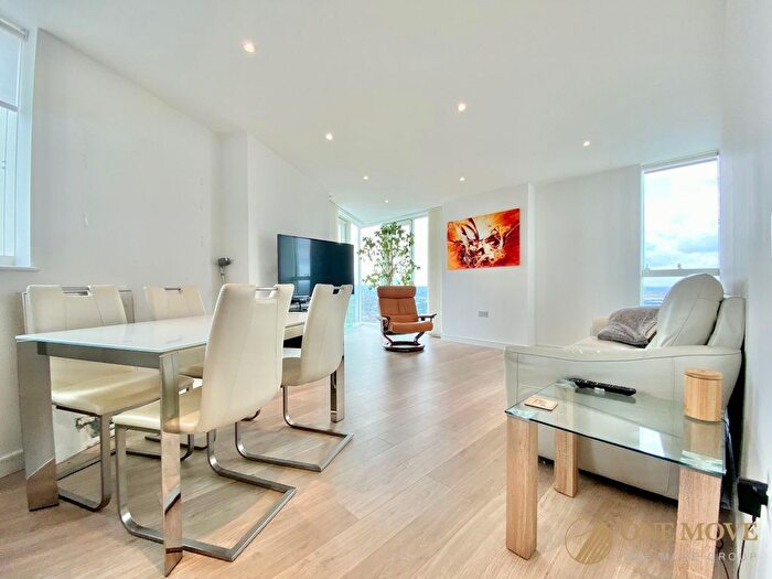 2 Bedroom Flat To Rent In Pinnacle Apartments, Croydon, CR0