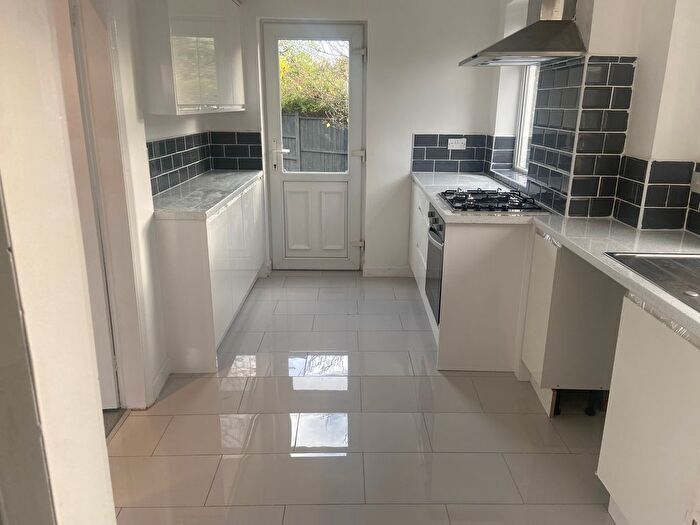 3 Bedroom Semi-Detached House For Sale In Lynbrook Close, Netherton, DY2