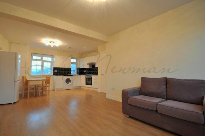 2 Bedroom Flat To Rent In The Promenade, Edgware, HA8