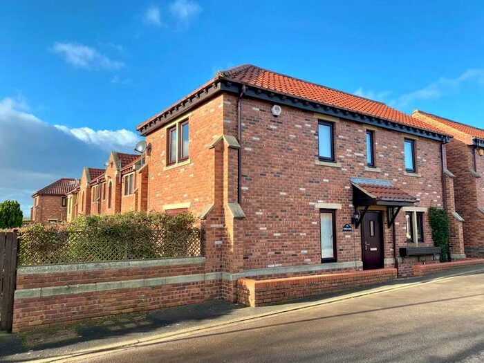 3 Bedroom Mews House For Sale In Avenue House Court, Goldsborough, HG5