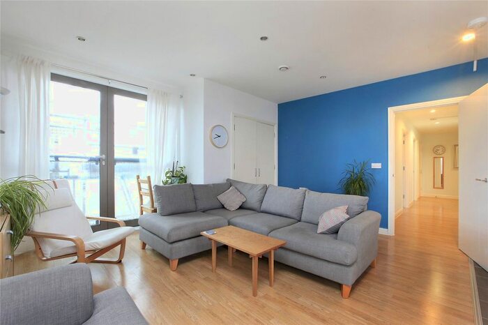 2 Bedroom Flat To Rent In Oak Square, Stockwell, London, SW9