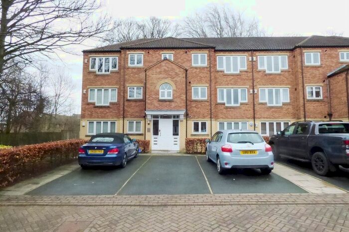 2 Bedroom Flat To Rent In Windsor Court, Leeds, LS13