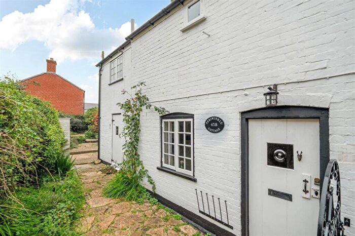 1 Bedroom Terraced House For Sale In South Street, Bridport, DT6