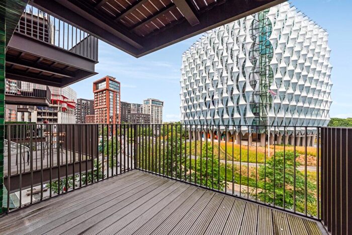 2 Bedroom Apartment For Sale In Embassy Gardens London, SW11