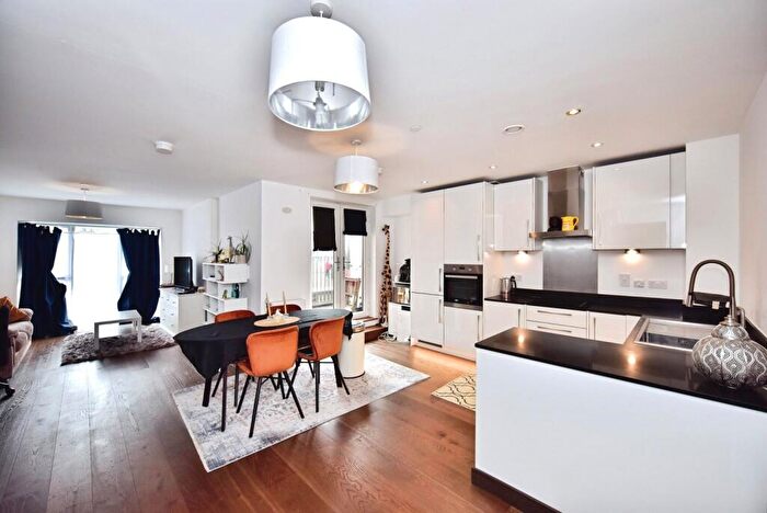 2 Bedroom Flat For Sale In Rosalind Drive, Maidstone, Kent, ME14