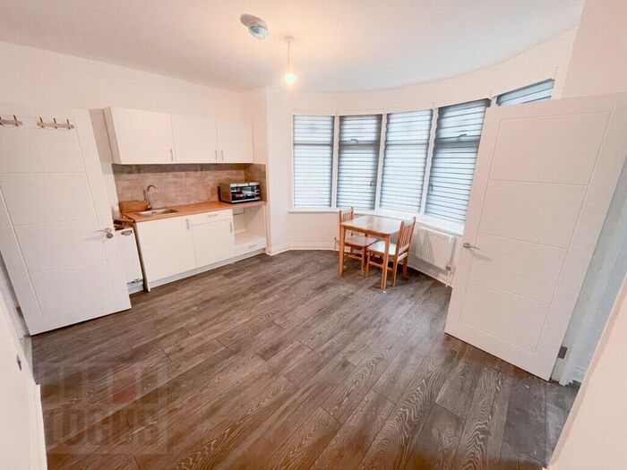 1 Bedroom Flat To Rent In Norfolk Avenue, Palmers Green, N13
