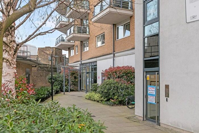 3 Bedroom Flat To Rent In Omega Building, Smugglers Way, SW18