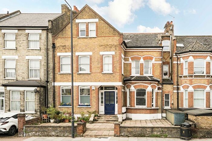 2 Bedroom Flat For Sale In Trinity Road, Tooting Bec, SW17