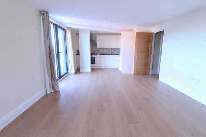3 Bedroom Flat To Rent In Bow Road, Hardwicke House, London, E3