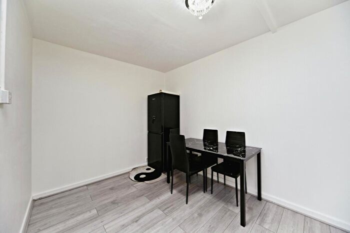 2 Bedroom Flat For Sale In Heathfield Road, Croydon, CR0