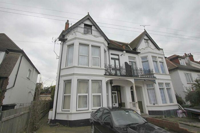 1 Bedroom Flat To Rent In Cobham Road, Westcliff On Sea, SS0