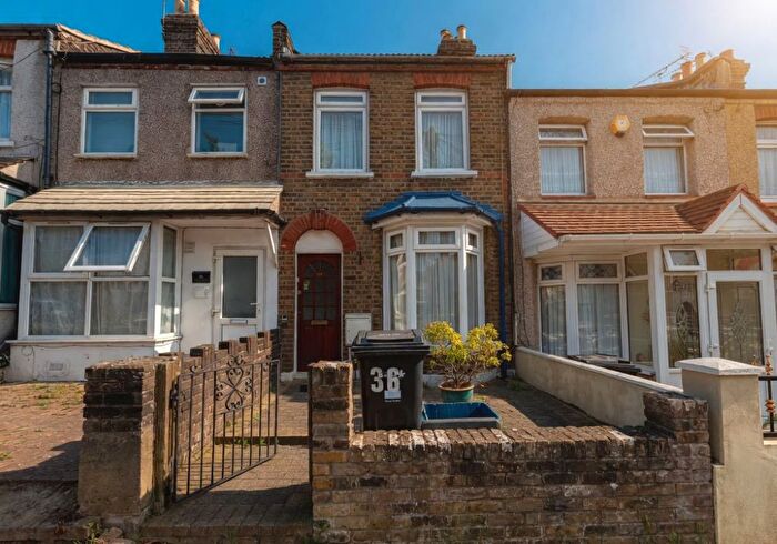 3 Bedroom Terraced House For Sale In Netley Road, Ilford, Essex, IG2