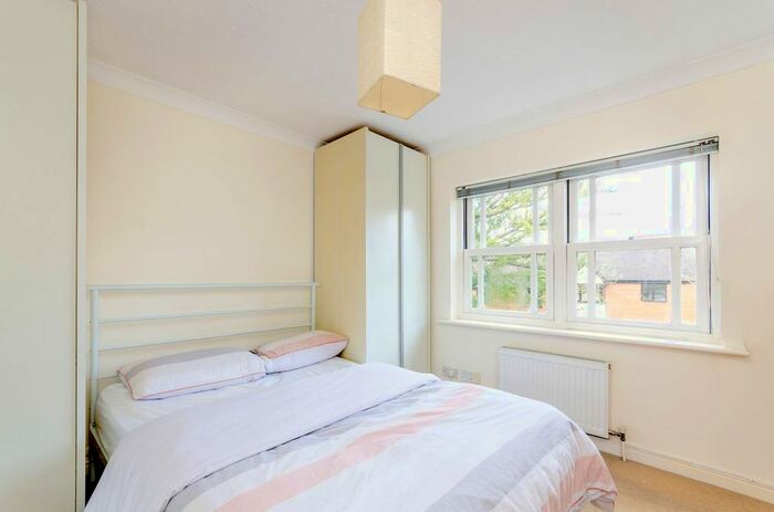 1 Bedroom Flat To Rent In St Lukes Square, Guildford, GU1