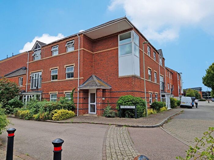 2 Bedroom Flat To Rent In Padbury Drive, Banbury, Oxon, OX16