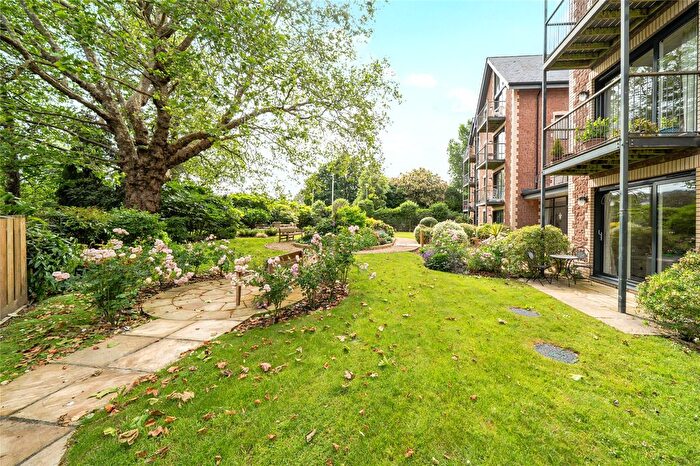 1 Bedroom Flat For Sale In Courtland Road, Paignton, Devon, TQ3