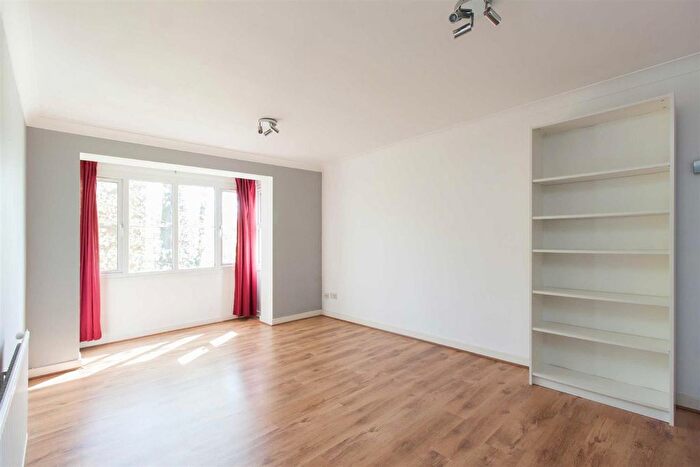 1 Bedroom Flat To Rent In Beechwood Grove, London, W3