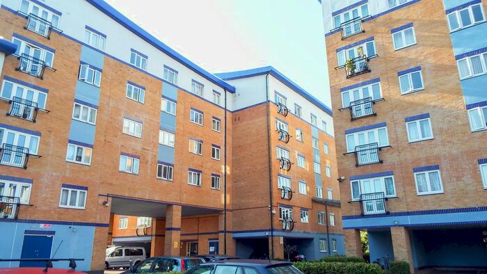 1 Bedroom Flat To Rent In Luscinia View, Reading, RG1