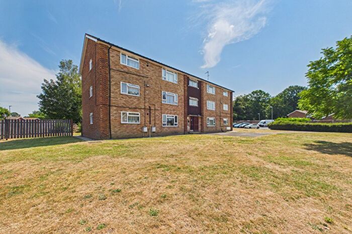 2 Bedroom Flat For Sale In Moor Close, Owlsmoor, Sandhurst, Berkshire, GU47