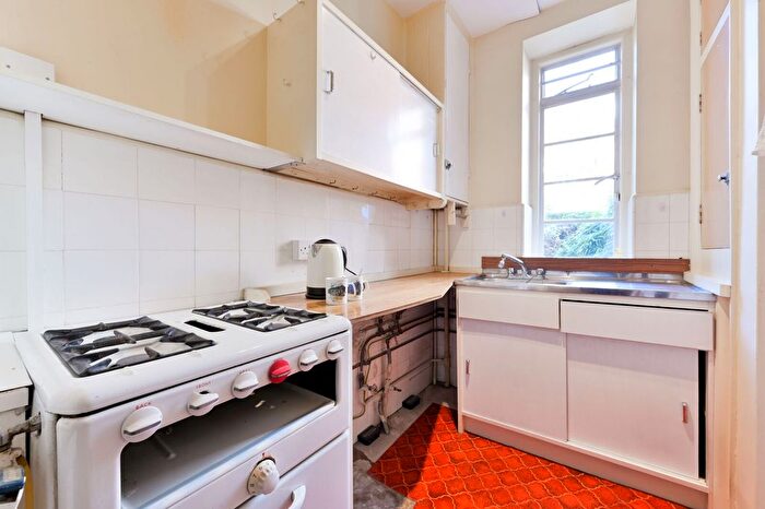 1 Bedroom Flat For Sale In Sutton Court Road, Chiswick, London, W4
