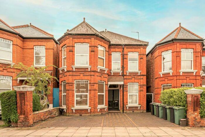 2 Bedroom Flat To Rent In Fordwych Road, West Hampstead, London, NW2
