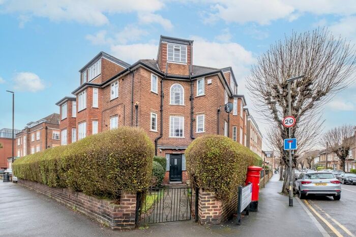 Studio To Rent In Worple Road, London, SW19