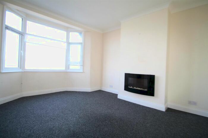 1 Bedroom Flat To Rent In London Road, Leigh On Sea, Essex, SS9