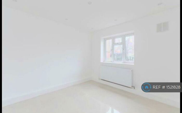 1 Bedroom Flat To Rent In Lochvinar Street, Balham, SW12