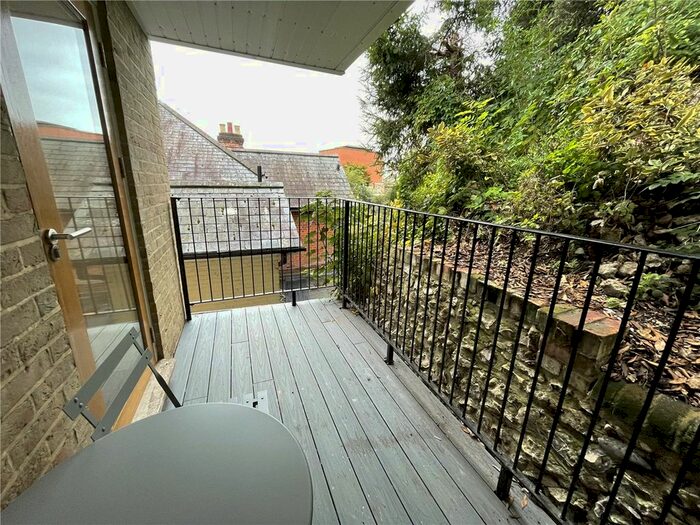 2 Bedroom Flat To Rent In City Road, Winchester, Hampshire, SO23