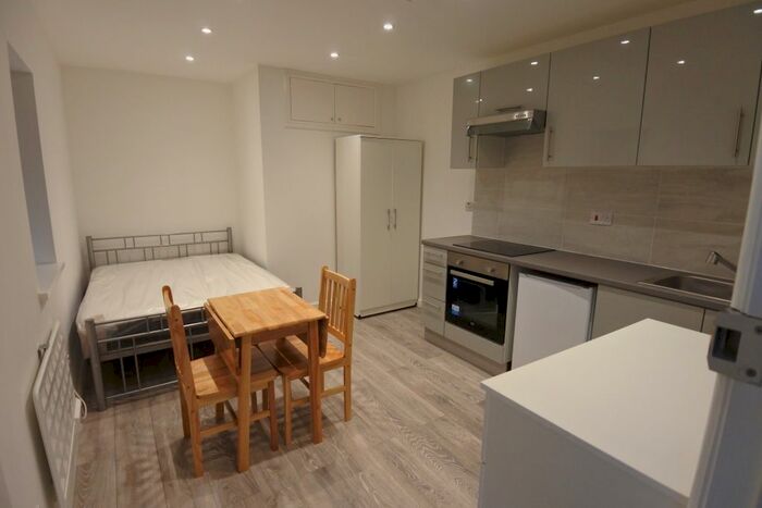 Studio To Rent In Park Parade, Harlesden, NW10
