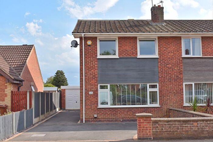3 Bedroom Semi-Detached House For Sale In Grange Road, Newark, NG24
