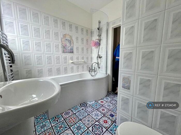 3 Bedroom Semi-Detached House To Rent In Downham Road, Sheffield, S5