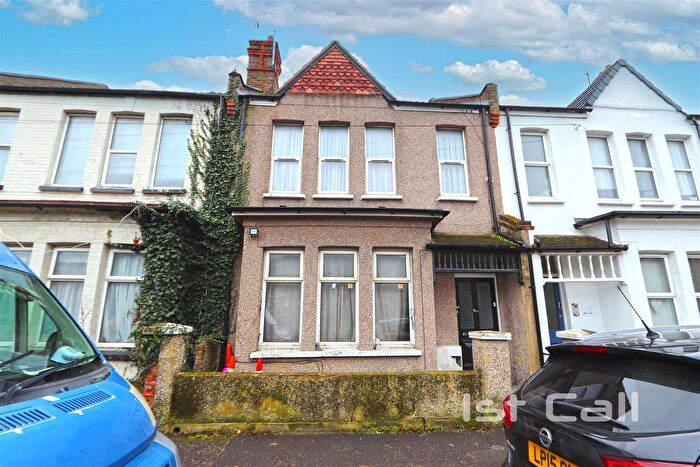 2 Bedroom Flat To Rent In Beresford Road, Southend-On-Sea, SS1