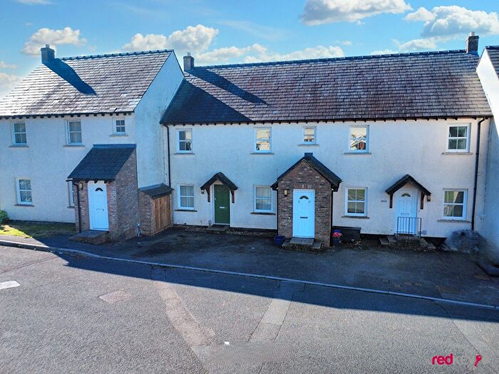 2 Bedroom Flat To Rent In Powell Close, Pembroke, SA71