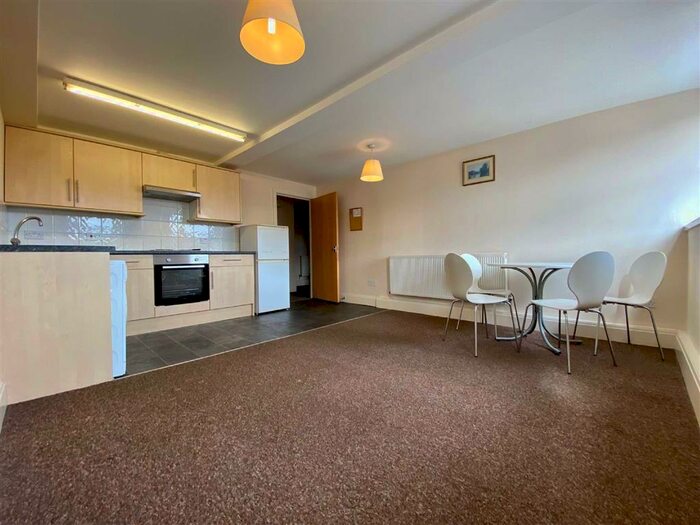 1 Bedroom Flat To Rent In Rosedale Mansions, Boulevard, Hull, HU3