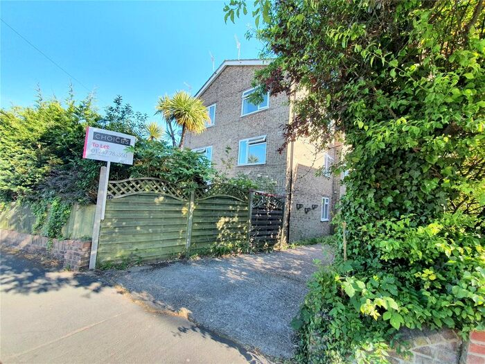 2 Bedroom Flat To Rent In St. Johns Road, Redhill, Surrey, RH1