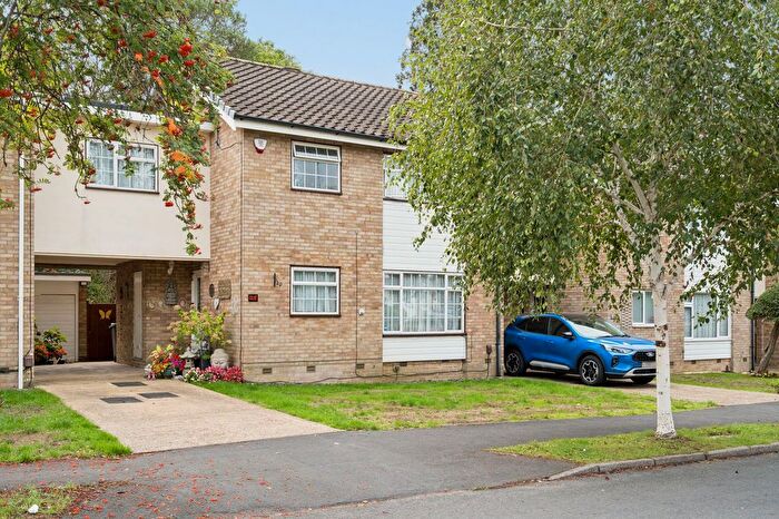 4 Bedroom Link Detached House For Sale In Hangar Ruding, Carpenders Park, Watford, WD19